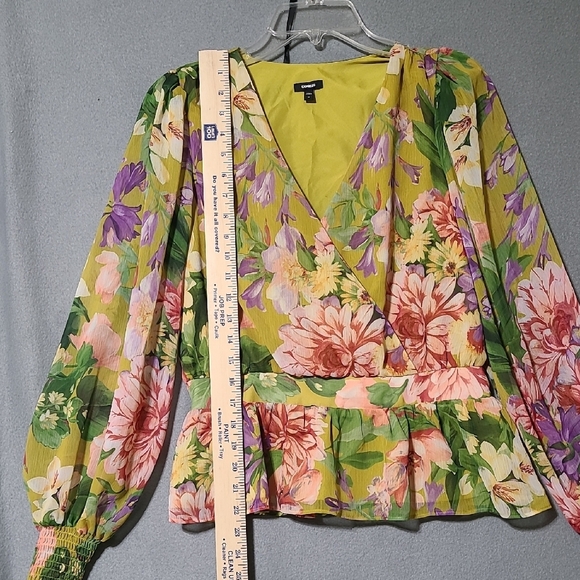 EXPRESS Floral V-Neck Long Sleeve Smocked Cuff Peplum Lined Blouse - Size Medium - Picture 6 of 12